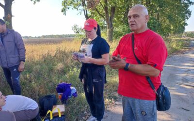 Колектив ліцею працював у полі,щоб заробити гроші і передати на ЗСУ.